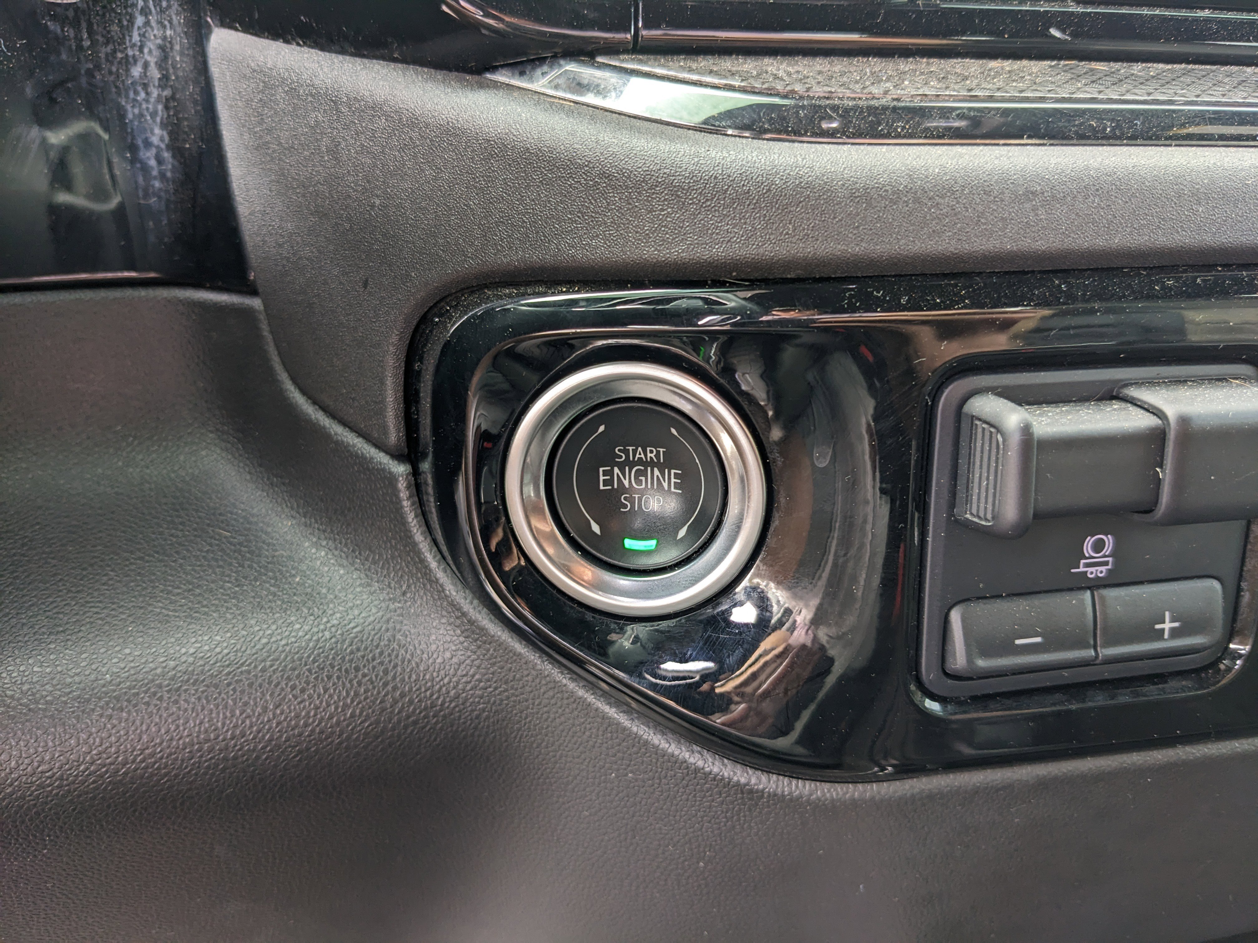 Used 2024 Chevrolet Silverado 1500 ZR2 w/ Dark Appearance Package image 26