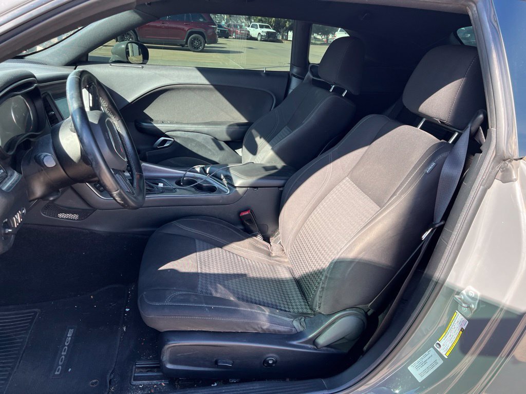 Used 2017 Dodge Challenger SXT RWD image 8