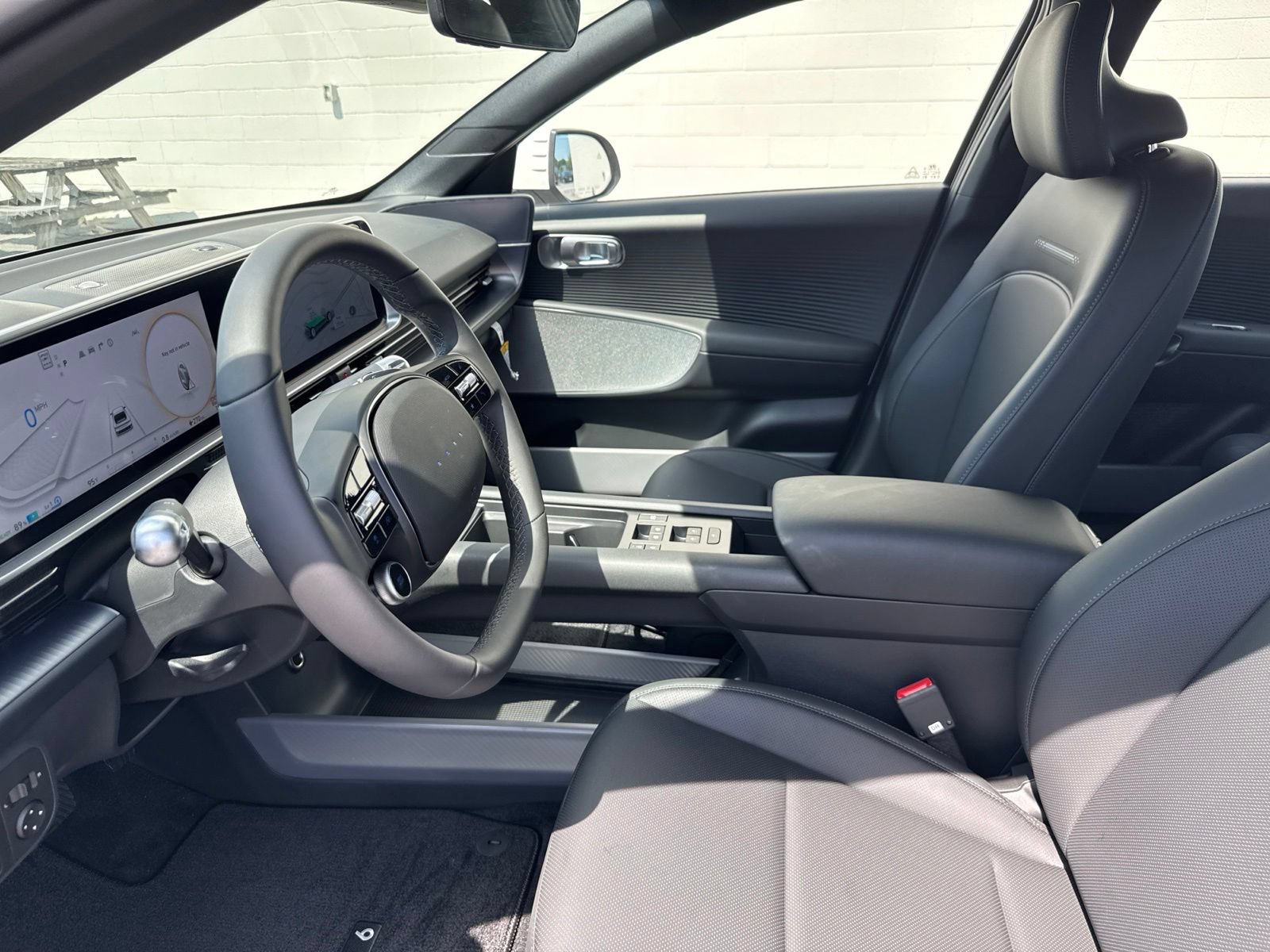 Used 2025 Hyundai Ioniq 6 SEL RWD image 21