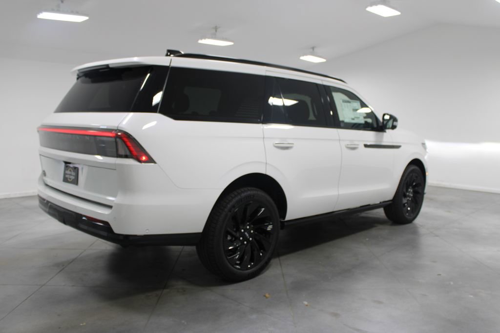 Used 2025 Lincoln Navigator Reserve w/ Jet Appearance Package image 9