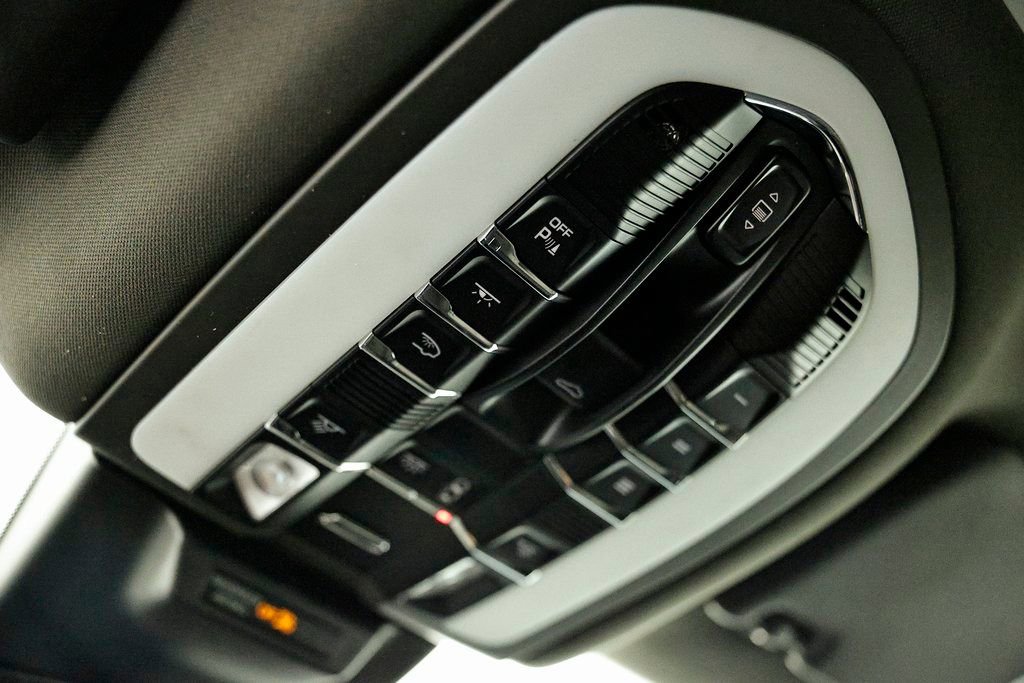 Certified 2025 Porsche Macan image 42