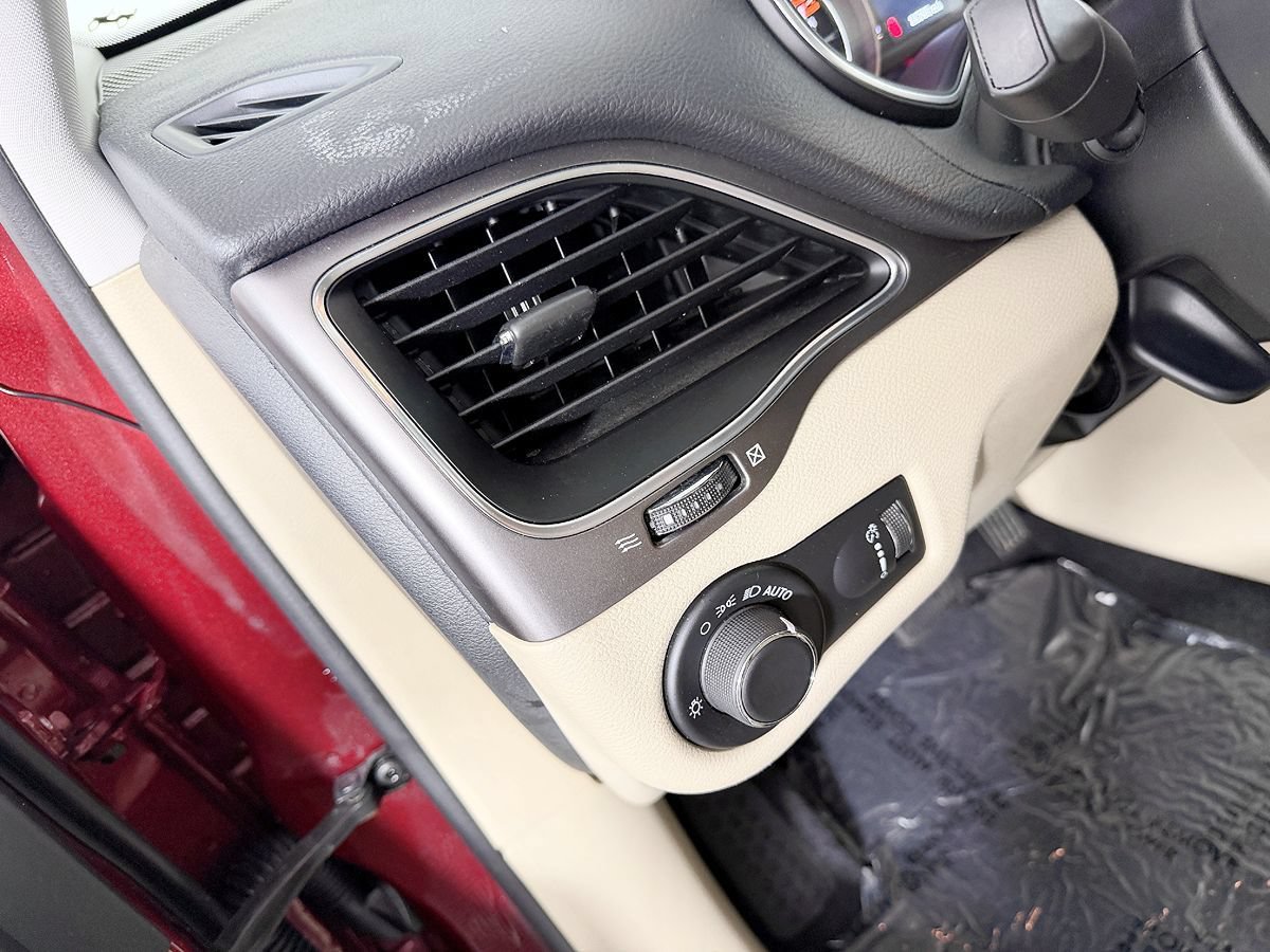Used 2021 Jeep Cherokee Latitude AWD/4WD image 27