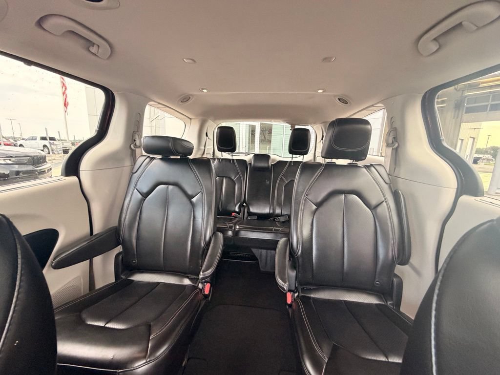 Used 2023 Chrysler Pacifica Touring-L FWD image 23