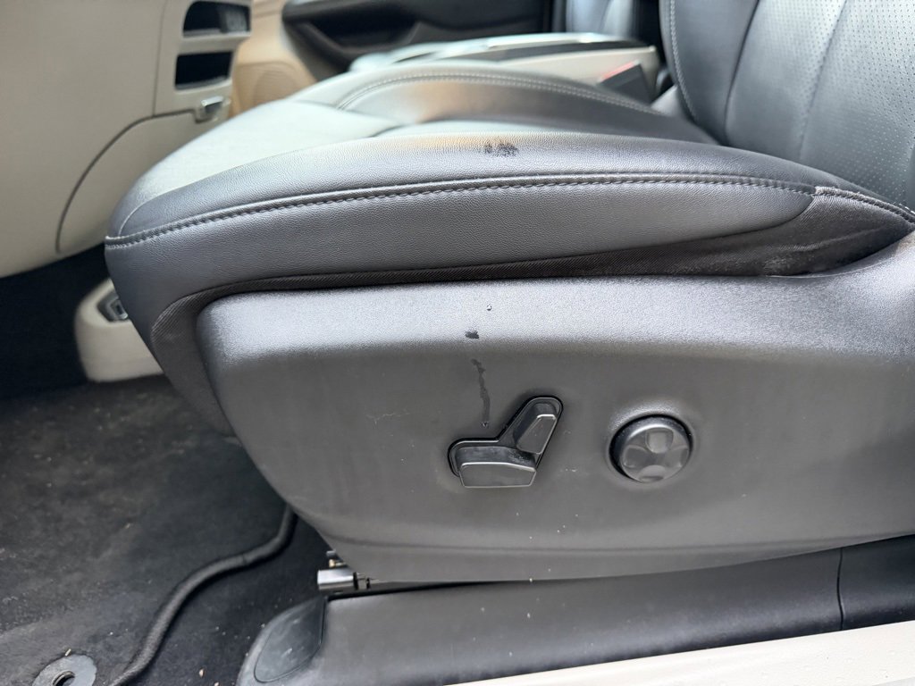 Used 2024 Chrysler Pacifica Touring-L image 14