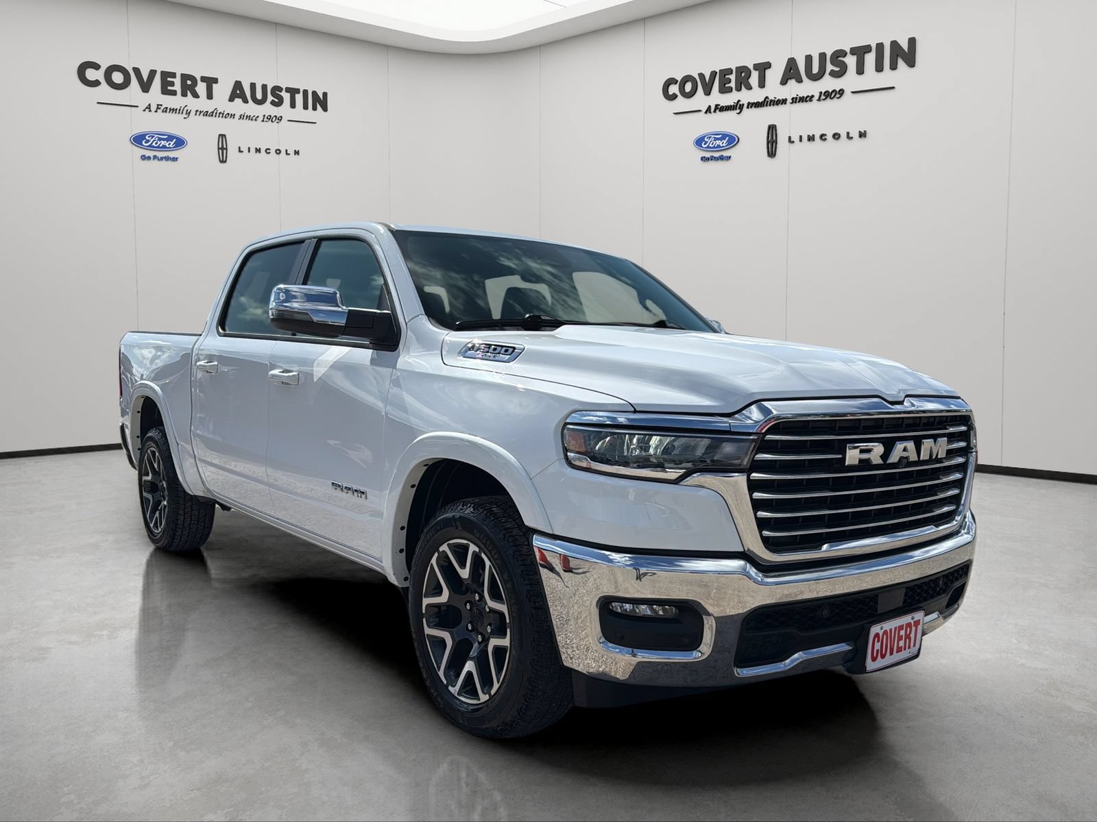 Used 2025 RAM 1500 Laramie AWD/4WD image 7