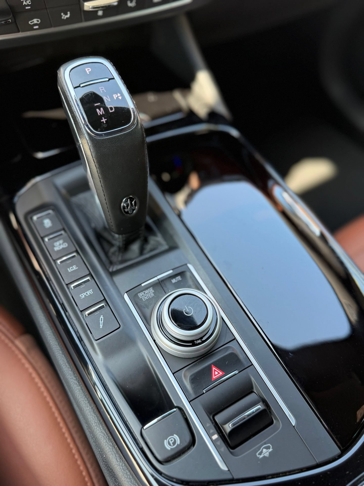 Used 2021 Maserati Levante AWD/4WD image 33
