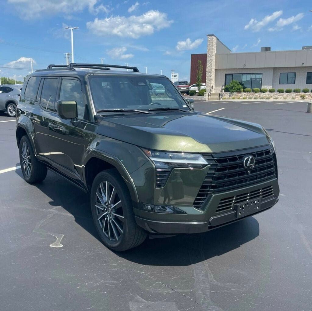 Used 2024 Lexus GX 550 w/ Cold Area Package AWD/4WD image 4