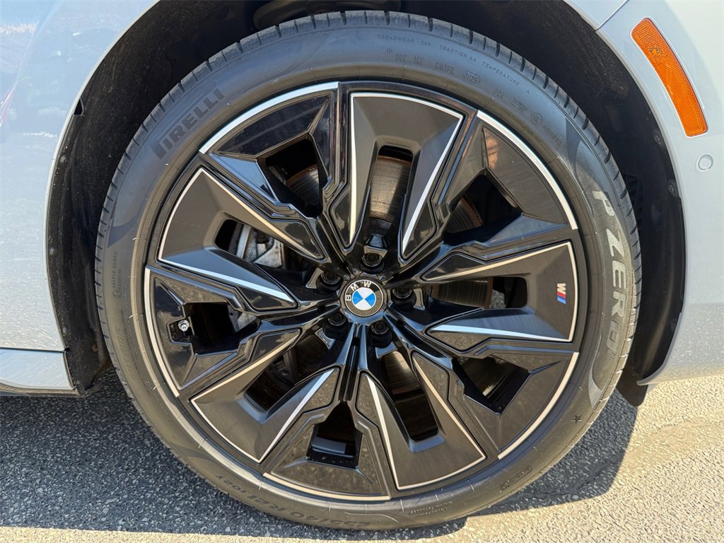 Certified 2023 BMW 760i xDrive 760i xDrive w/ Luxury Rear Seating Package image 17