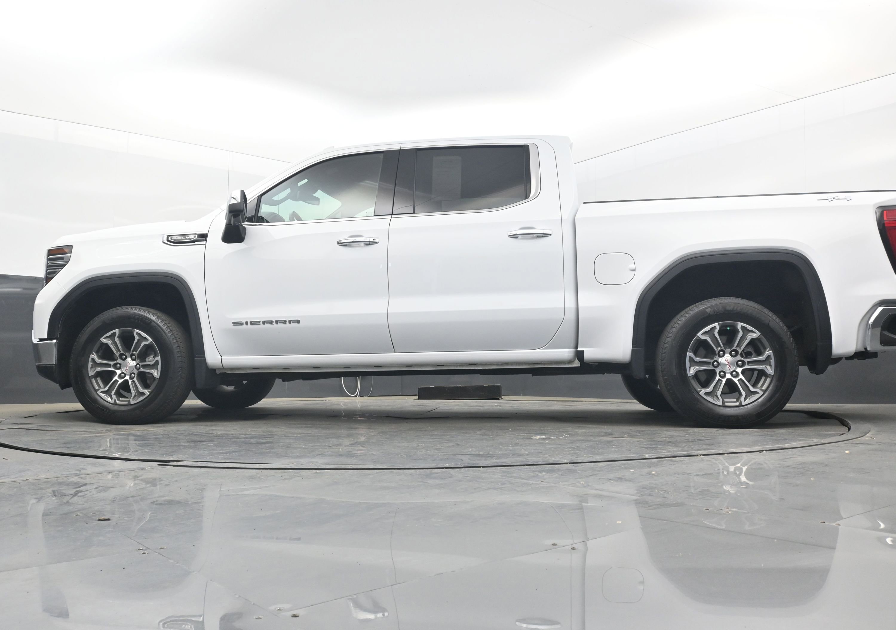 Used 2025 GMC Sierra 1500 SLT image 21
