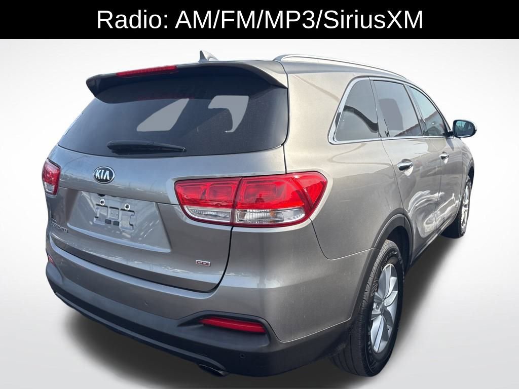 Used 2017 Kia Sorento LX w/ LX Convenience Package image 2