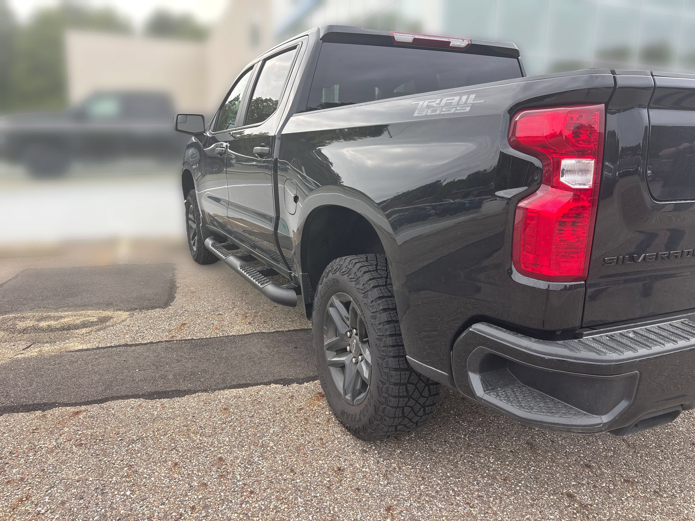 Used 2026 Chevrolet Silverado 1500 Custom Trail Boss w/ Midnight Edition AWD/4WD image 3