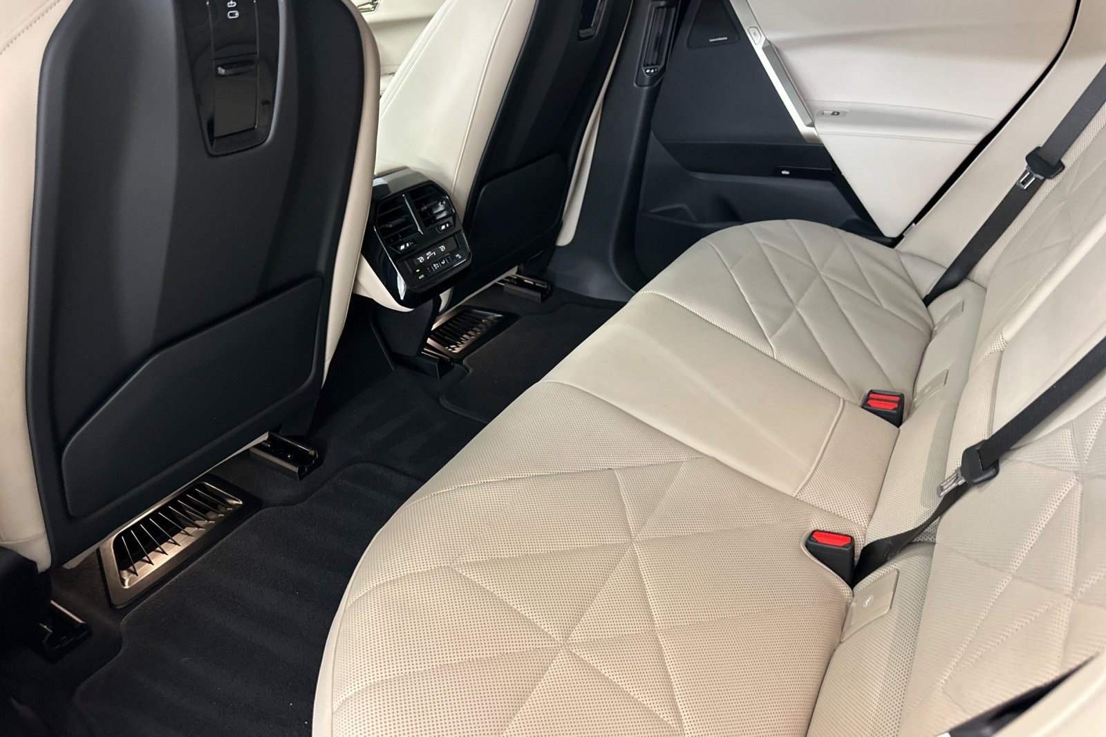 Certified 2024 BMW iX xDrive50 AWD/4WD image 27