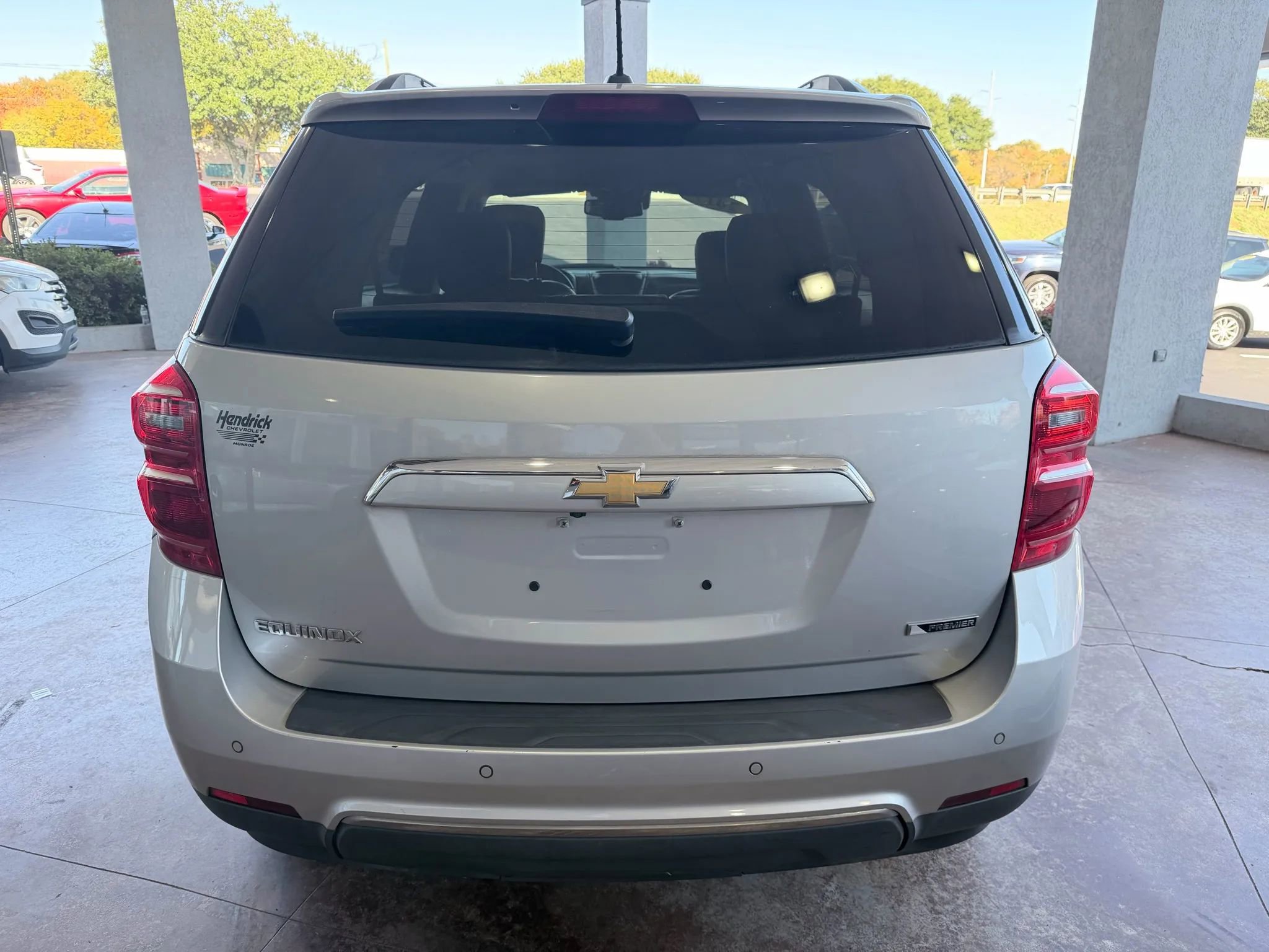 Used 2017 Chevrolet Equinox Premier w/ Enhanced Convenience Package image 6