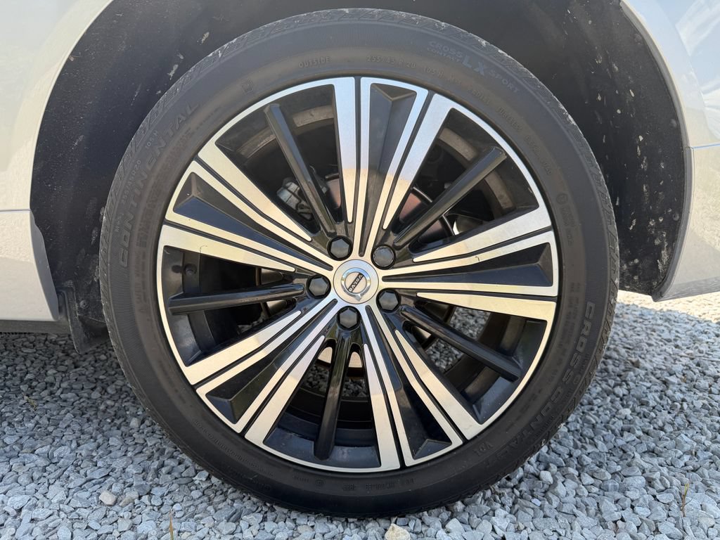 Used 2023 Volvo XC60 B5 Plus AWD/4WD image 32