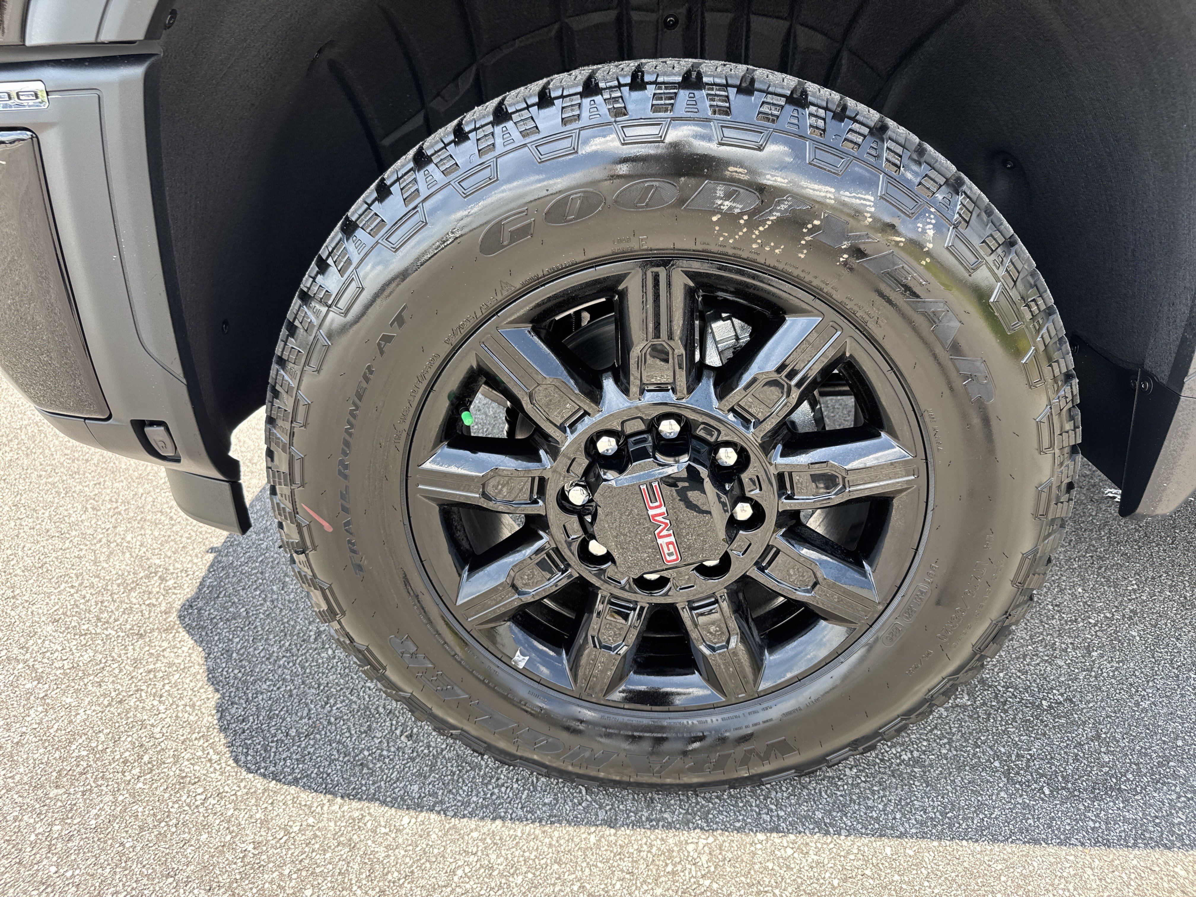 New 2026 GMC Sierra 2500 AT4 w/ AT4 Premium Plus Package AWD/4WD image 13