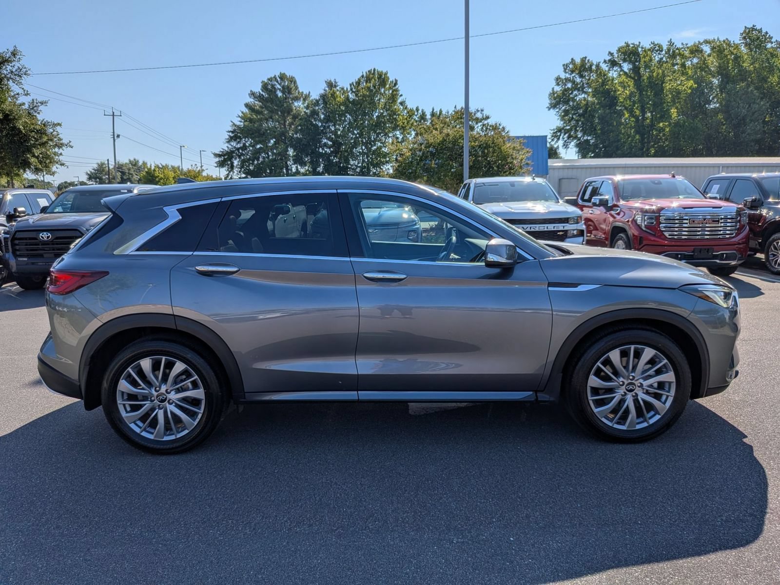 Used 2025 INFINITI QX50 Luxe AWD/4WD image 2