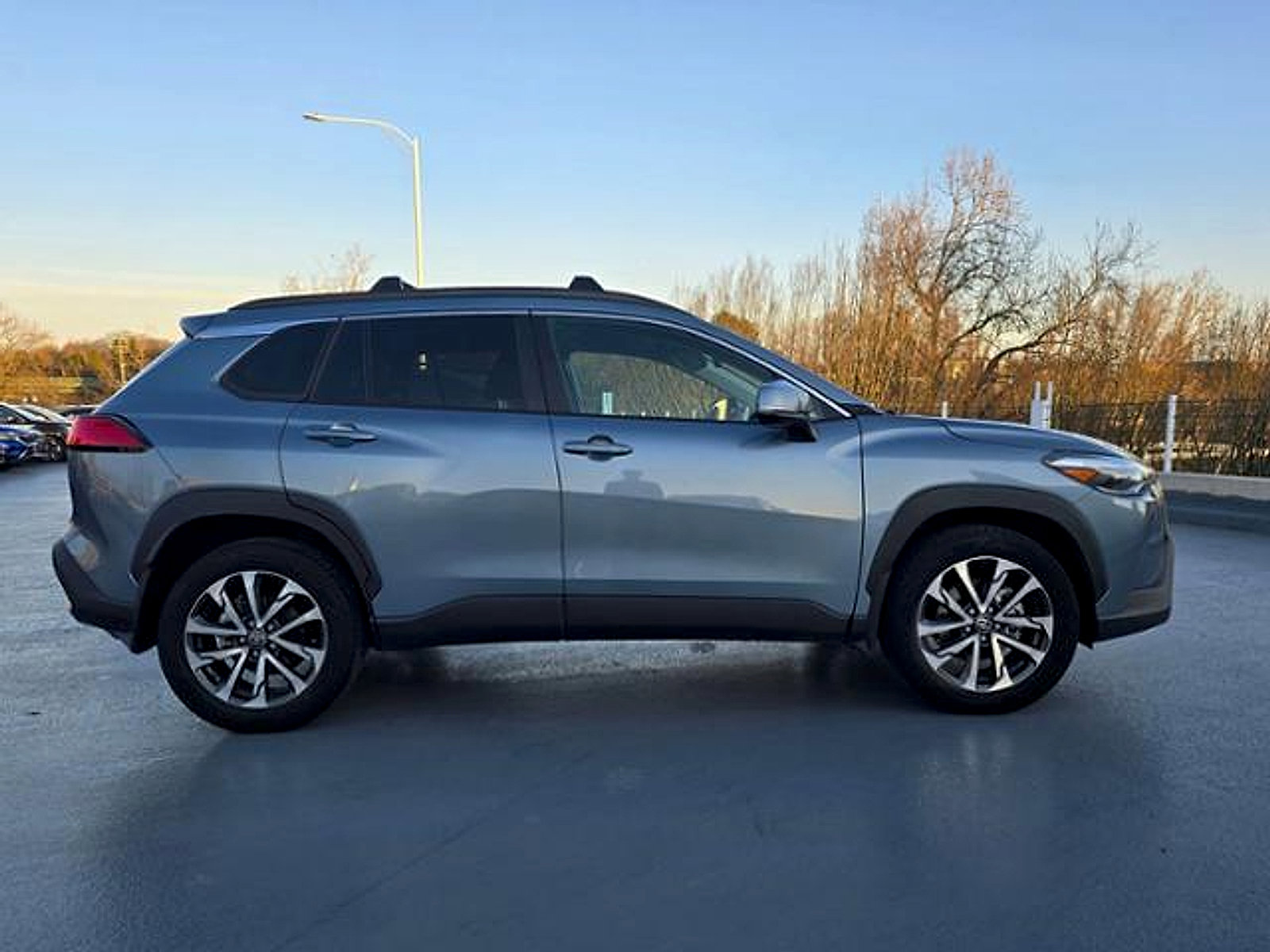 Used 2023 Toyota Corolla Cross XLE image 2