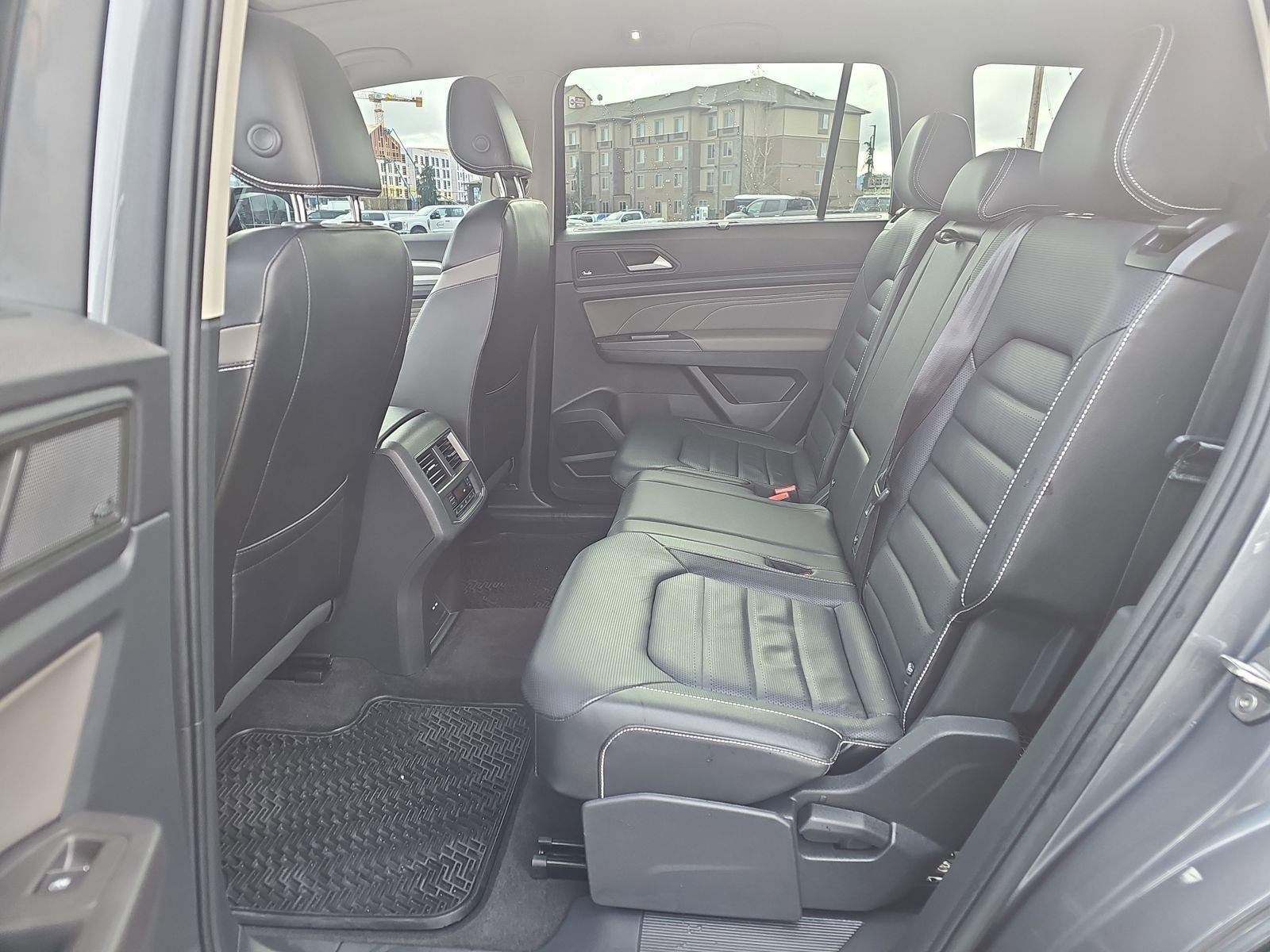 Used 2022 Volkswagen Atlas SEL Premium image 14