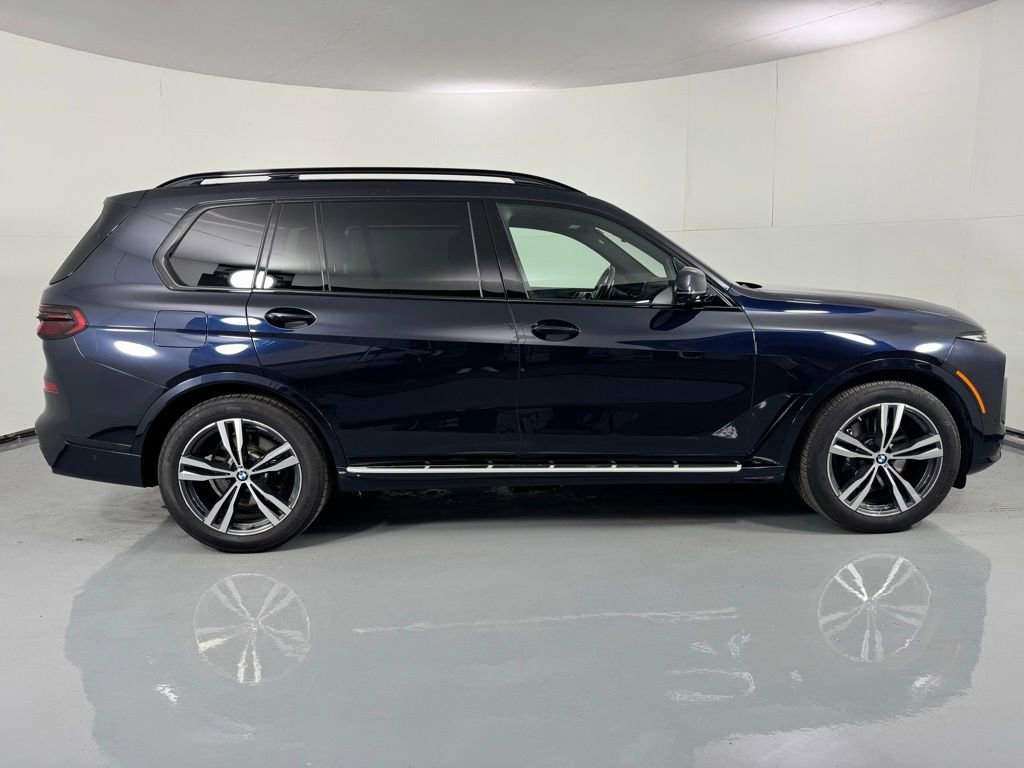 Used 2024 BMW X7 xDrive40i w/ Executive Package image 4