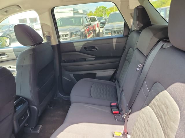 Used 2025 Nissan Pathfinder SV image 28