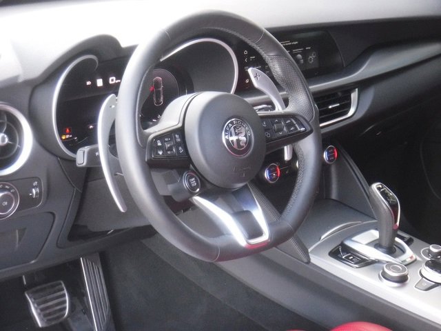 Used 2024 Alfa Romeo Stelvio Veloce image 23