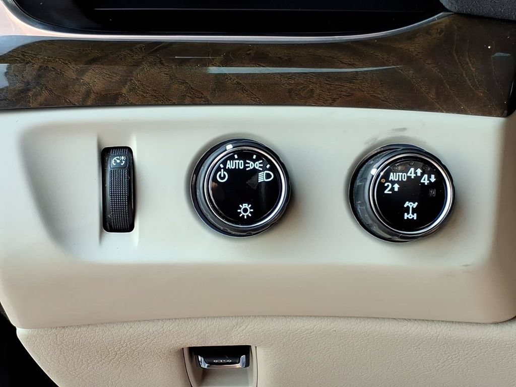 Used 2019 Cadillac Escalade Premium Luxury w/ LPO, Radiant Package AWD/4WD image 17