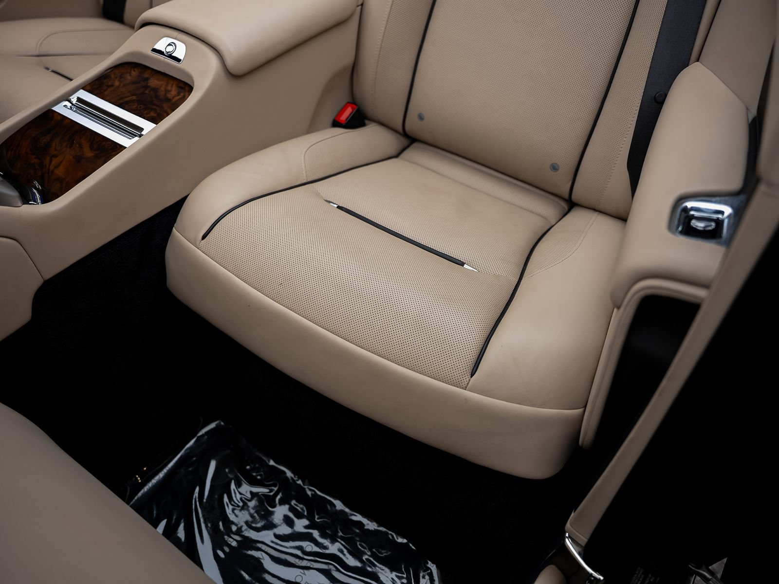Used 2016 Rolls-Royce Dawn RWD image 40