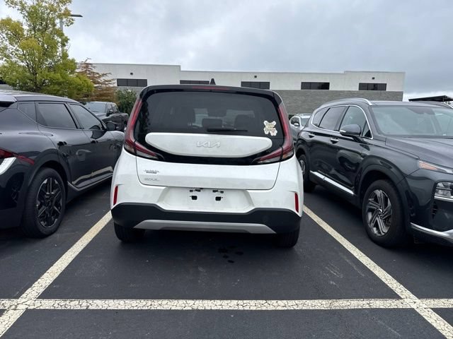 Certified 2023 Kia Soul LX w/ LX Technology Package FWD image 3