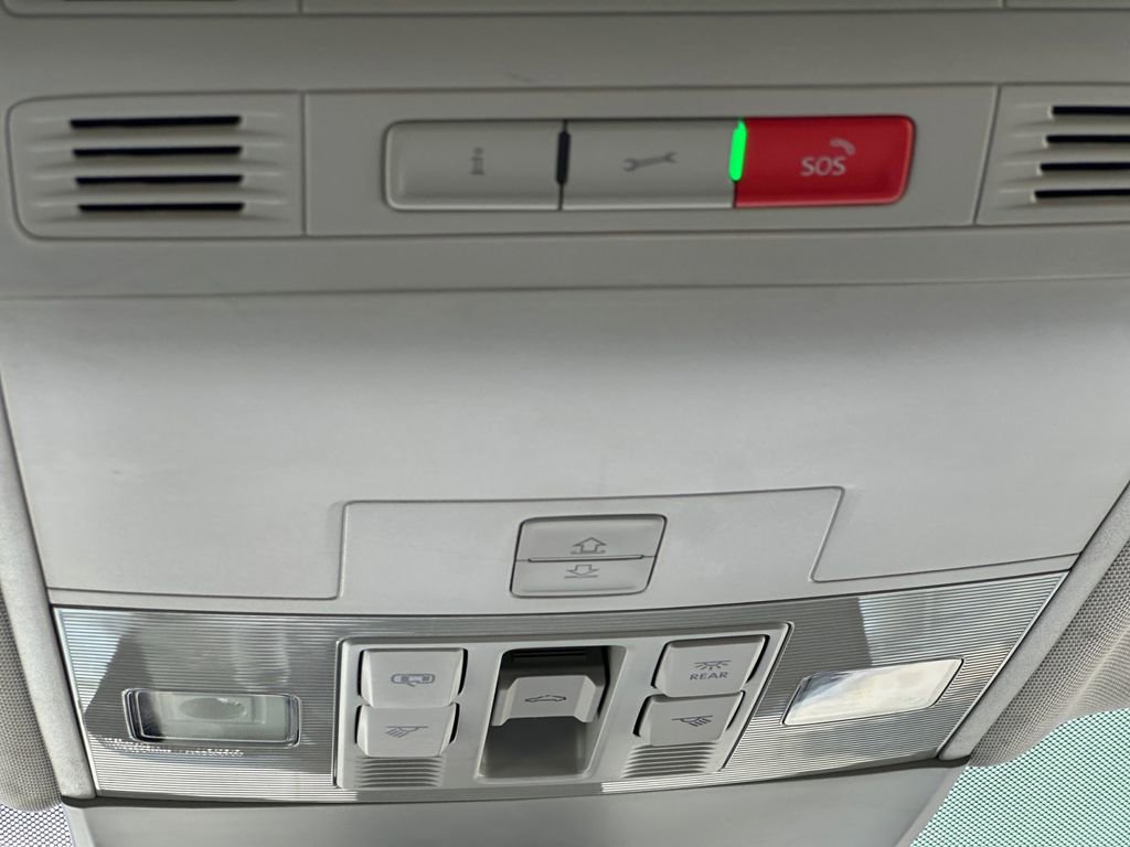 Used 2024 Volkswagen Taos SE w/ Panoramic Sunroof Package AWD/4WD image 19