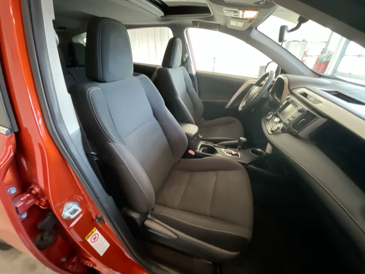 Used 2015 Toyota RAV4 XLE AWD/4WD image 25