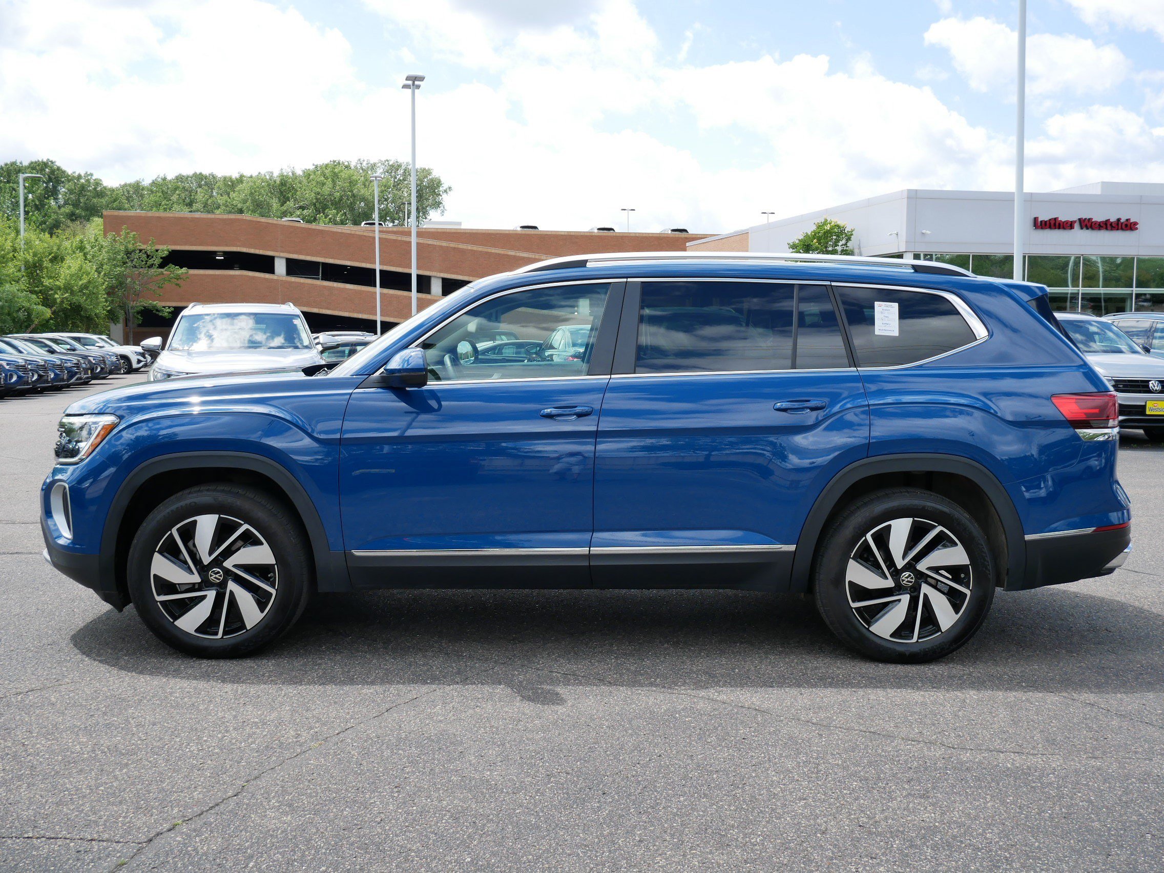 Certified 2025 Volkswagen Atlas SEL AWD/4WD image 4