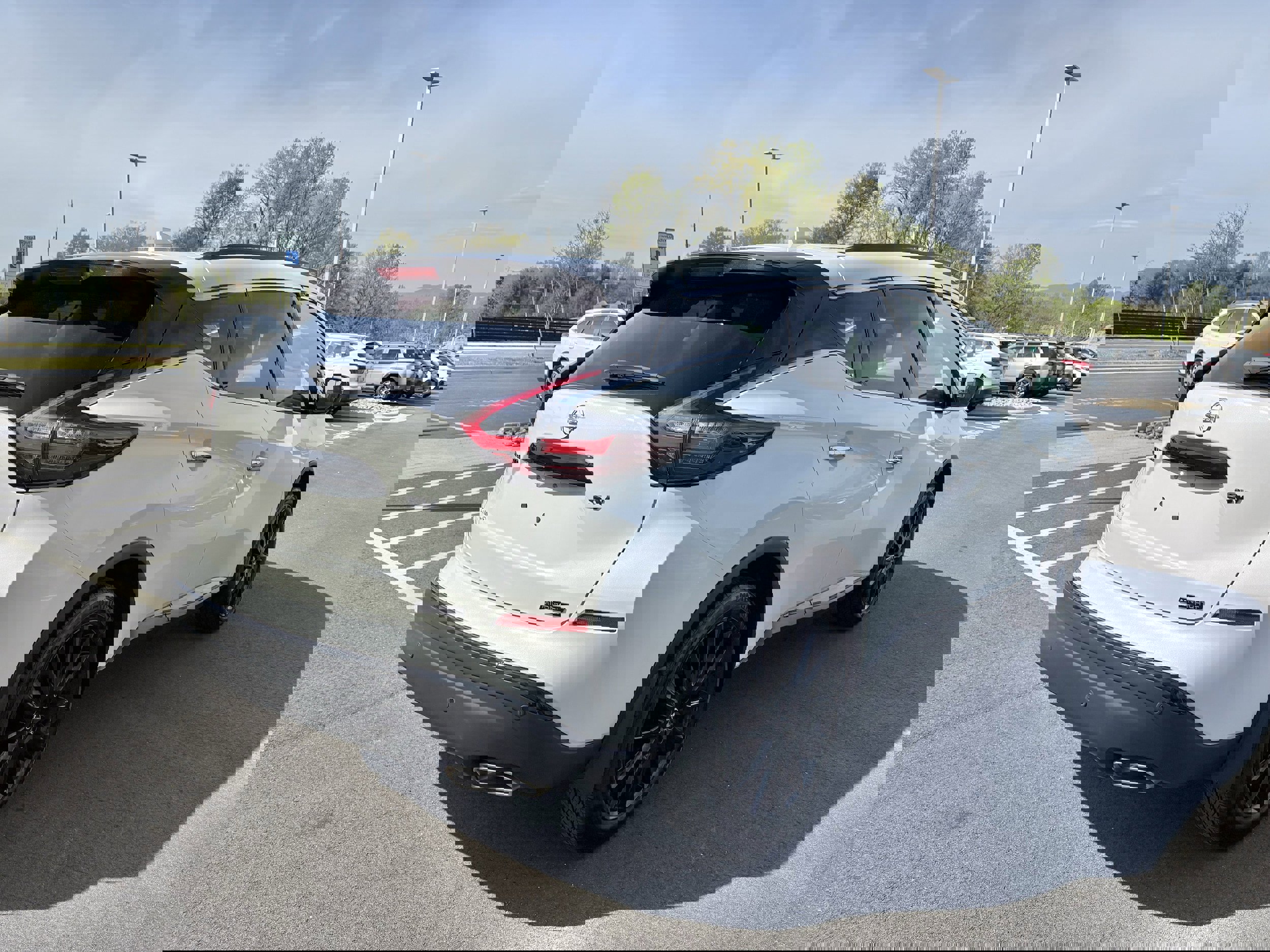 Used 2024 Nissan Murano SV w/ SV Midnight Edition Package FWD image 9