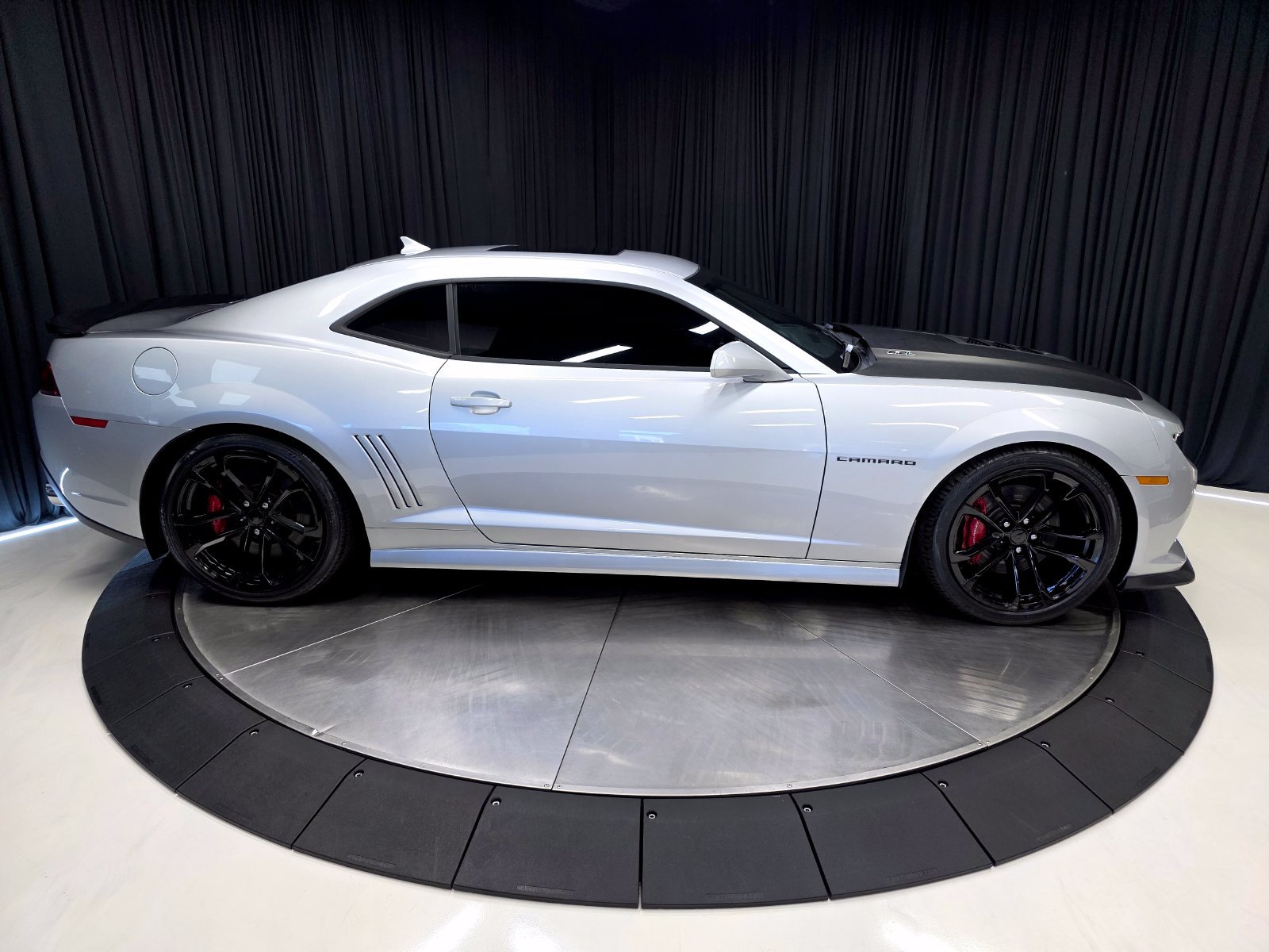 Used 2015 Chevrolet Camaro SS w/ SS Performance Package RWD image 14