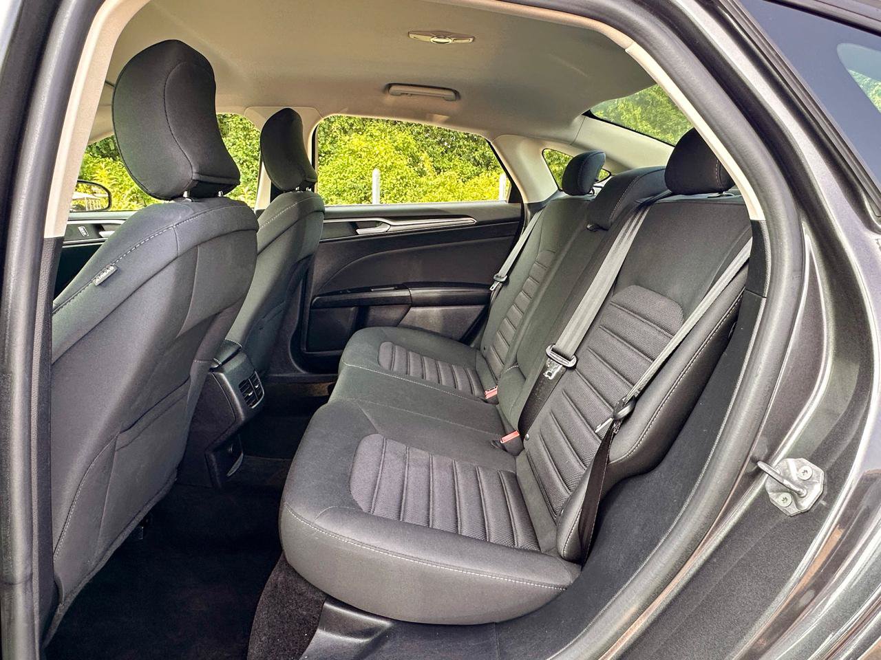 Used 2017 Ford Fusion SE w/ Fusion SE Technology Package FWD image 11
