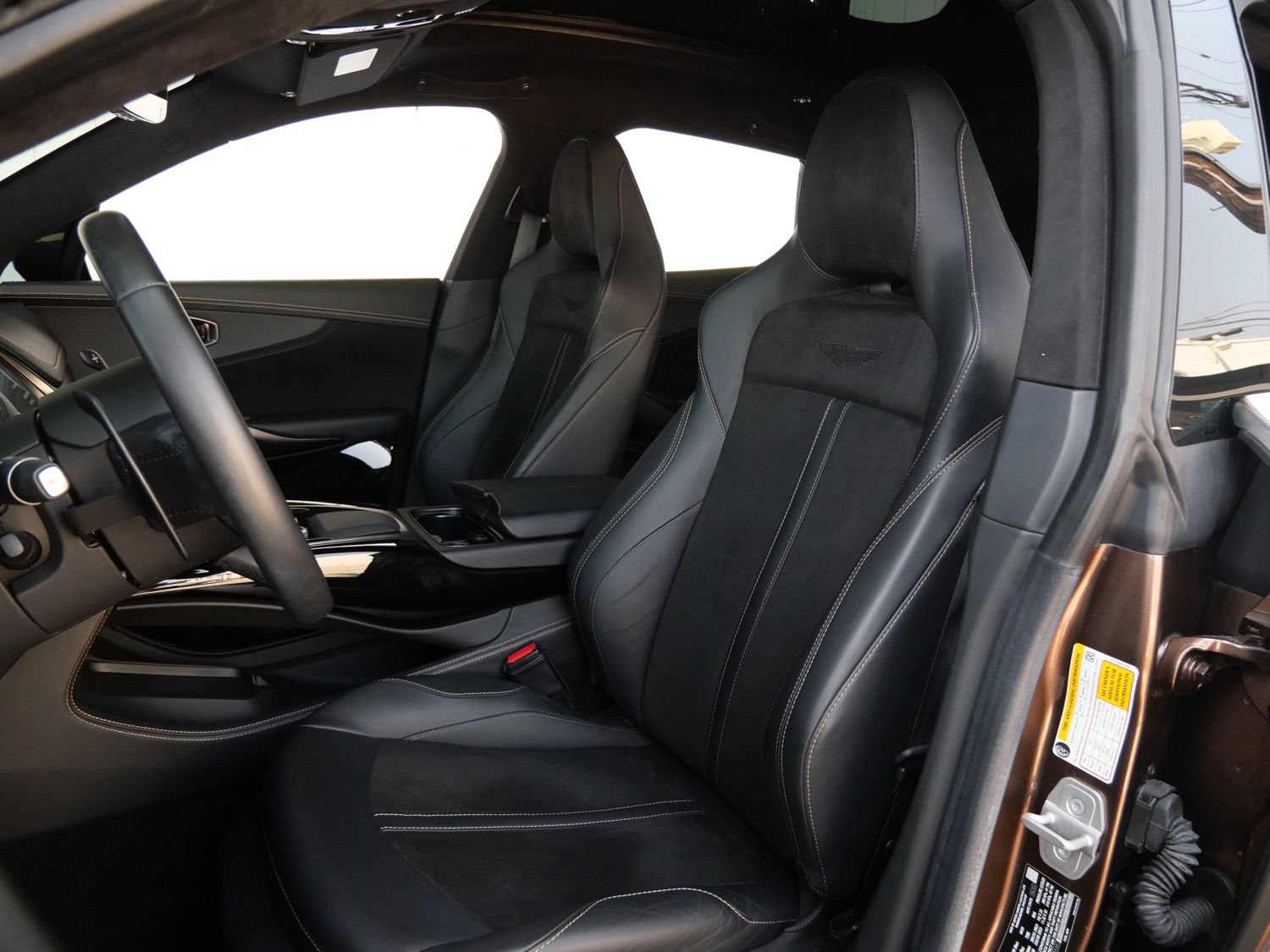 Used 2024 Aston Martin DBX AWD/4WD image 22