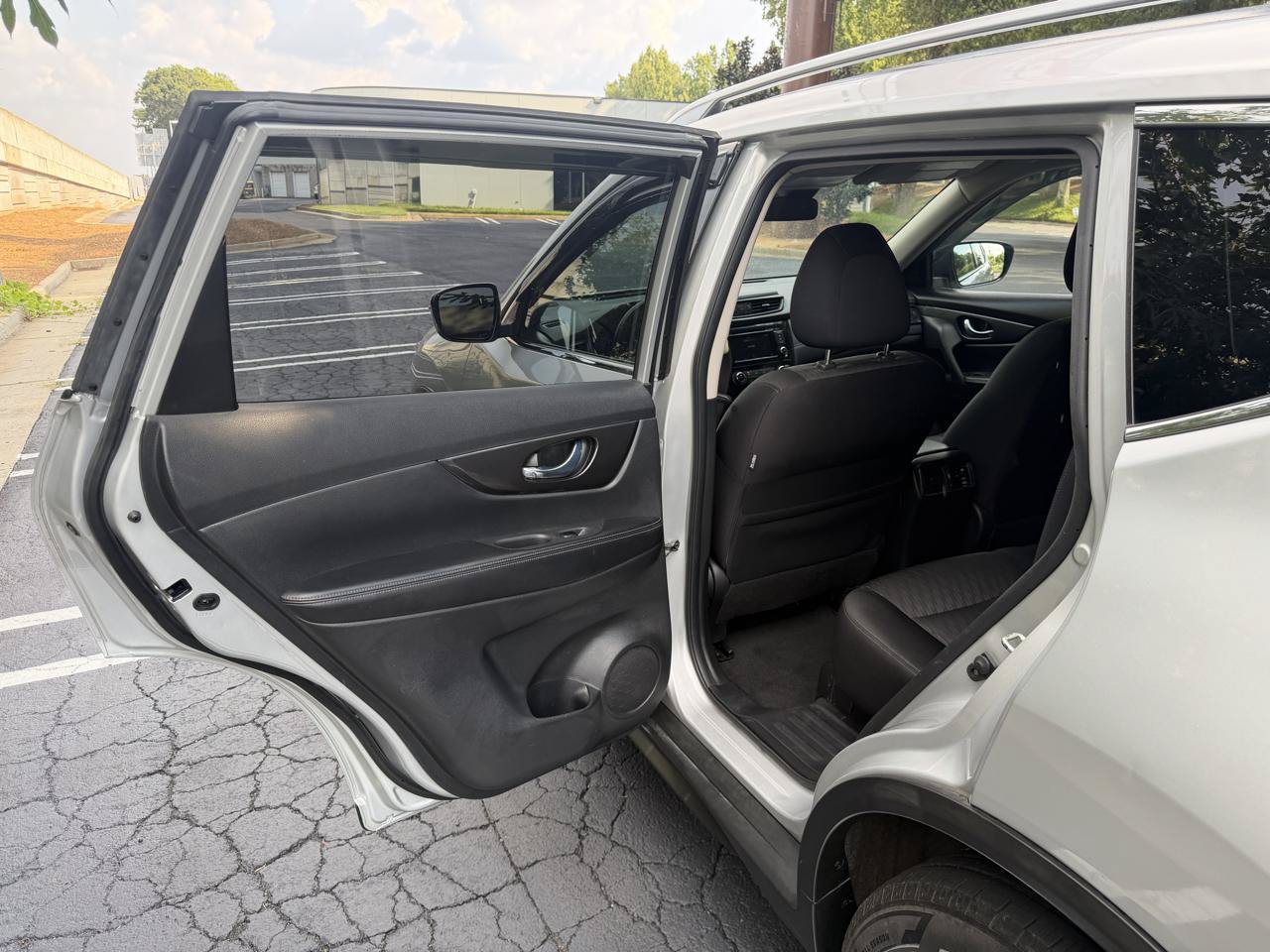 Used 2019 Nissan Rogue S w/ Special Edition Package FWD image 12