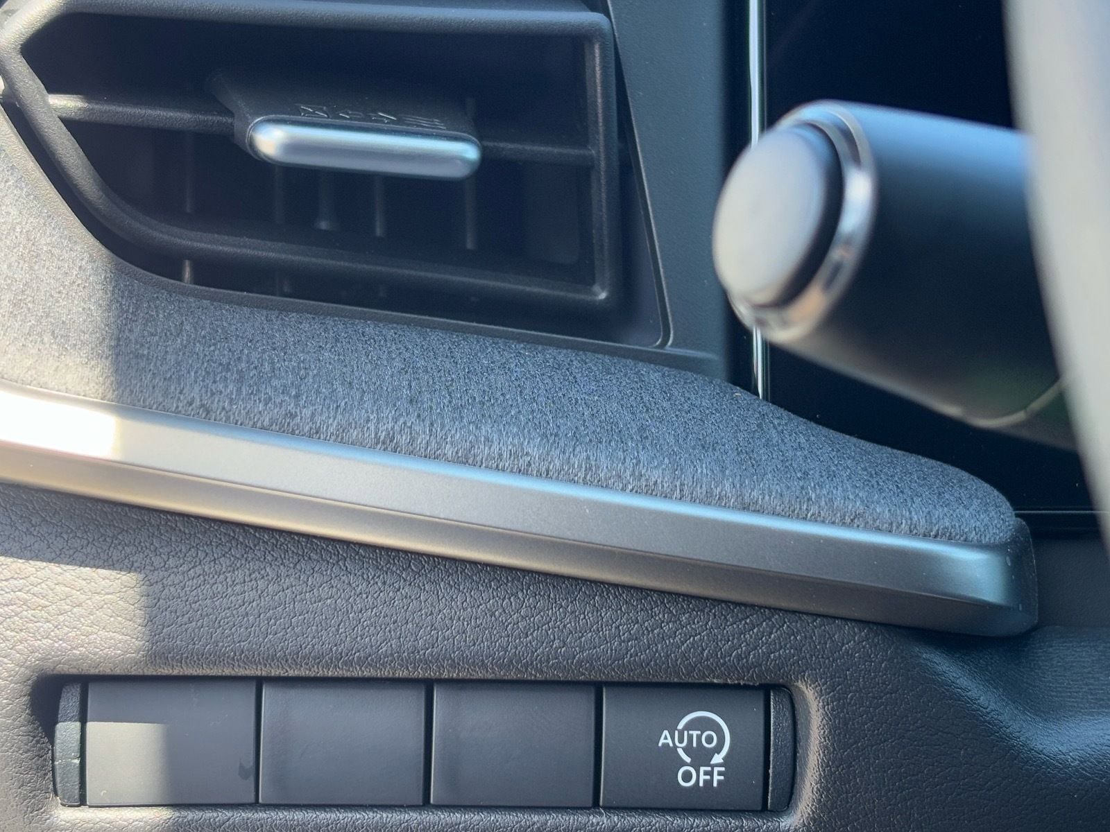 New 2026 Nissan Kicks SV w/ Cold Weather Package FWD image 28