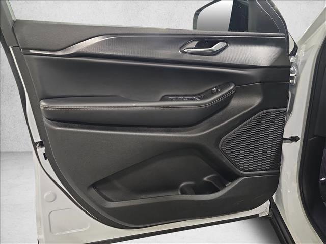 Used 2024 Jeep Grand Cherokee L Altitude image 26