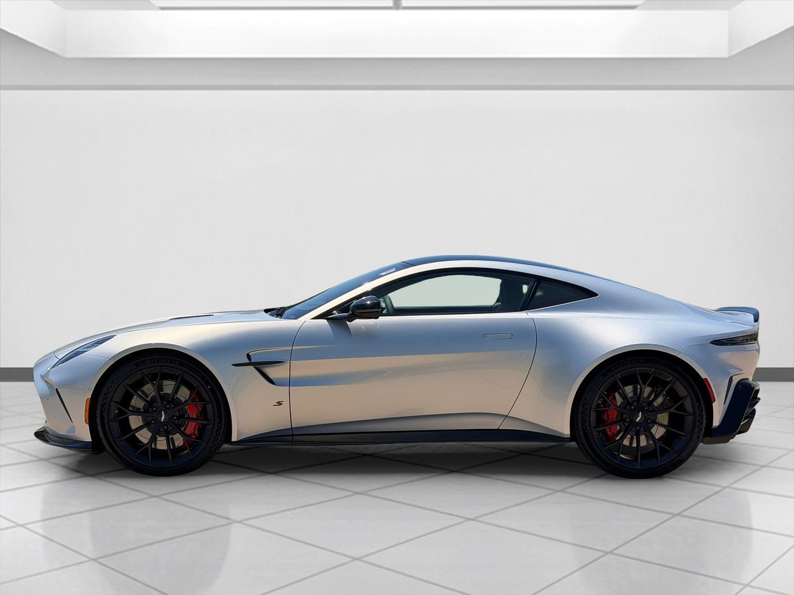 New 2026 Aston Martin V8 Vantage S RWD image 8
