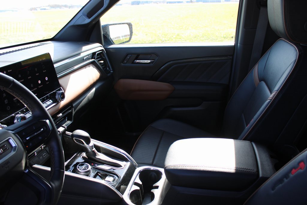 Used 2023 GMC Canyon AT4 image 12