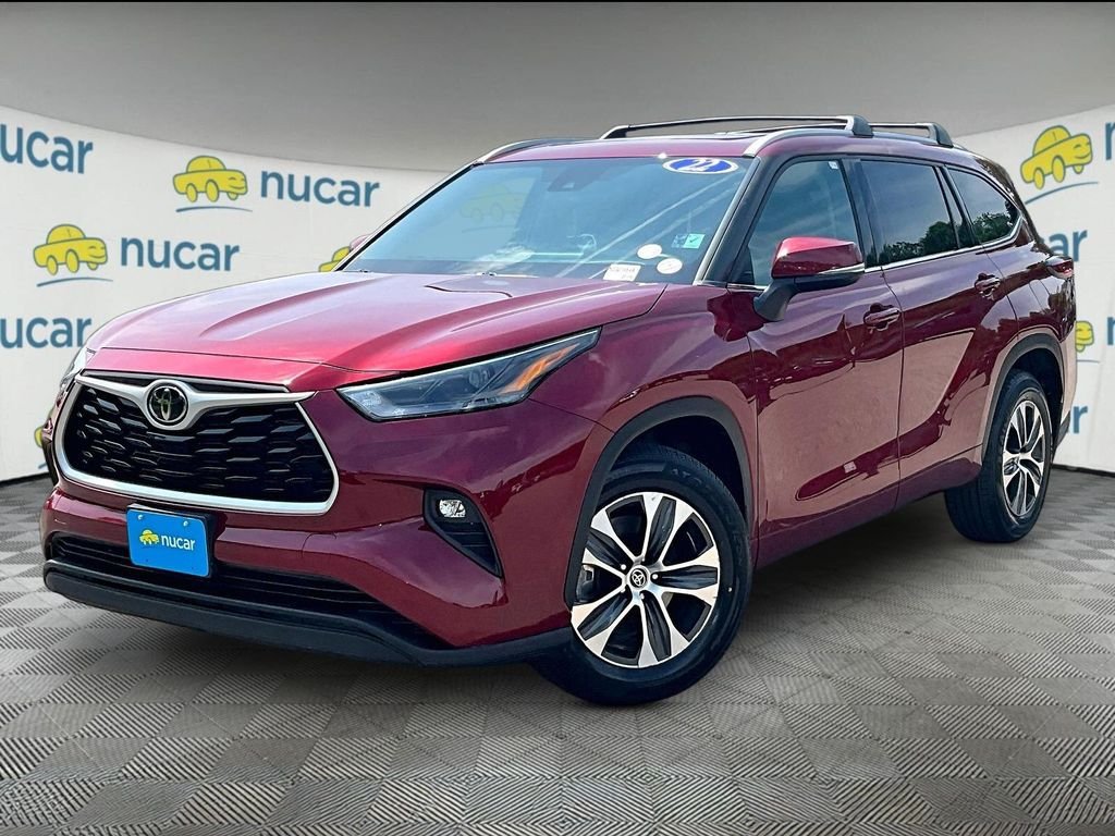 Used 2022 Toyota Highlander XLE AWD/4WD image 3