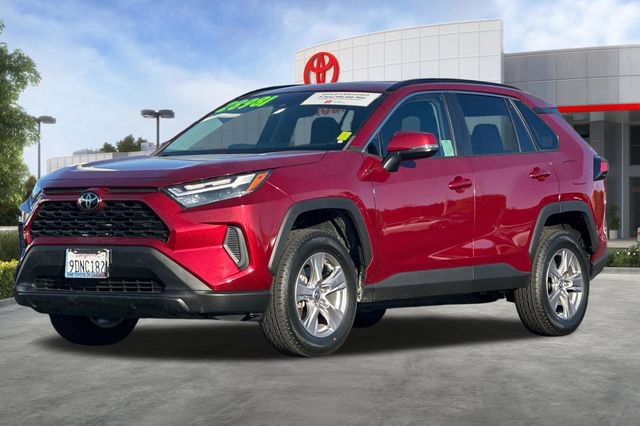 Certified 2022 Toyota RAV4 XLE w/ XLE Grade Weather Package AWD/4WD image 10