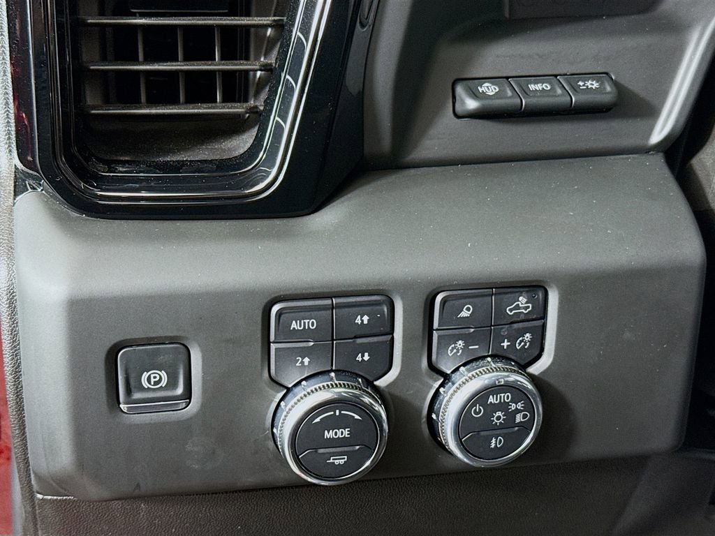 Used 2025 GMC Sierra 3500 AT4 w/ AT4 Premium Plus Package AWD/4WD image 10