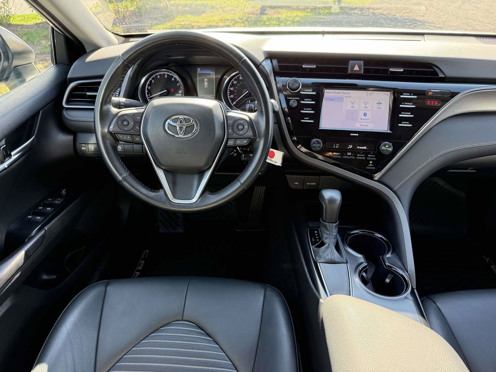 Used 2020 Toyota Camry SE FWD image 8