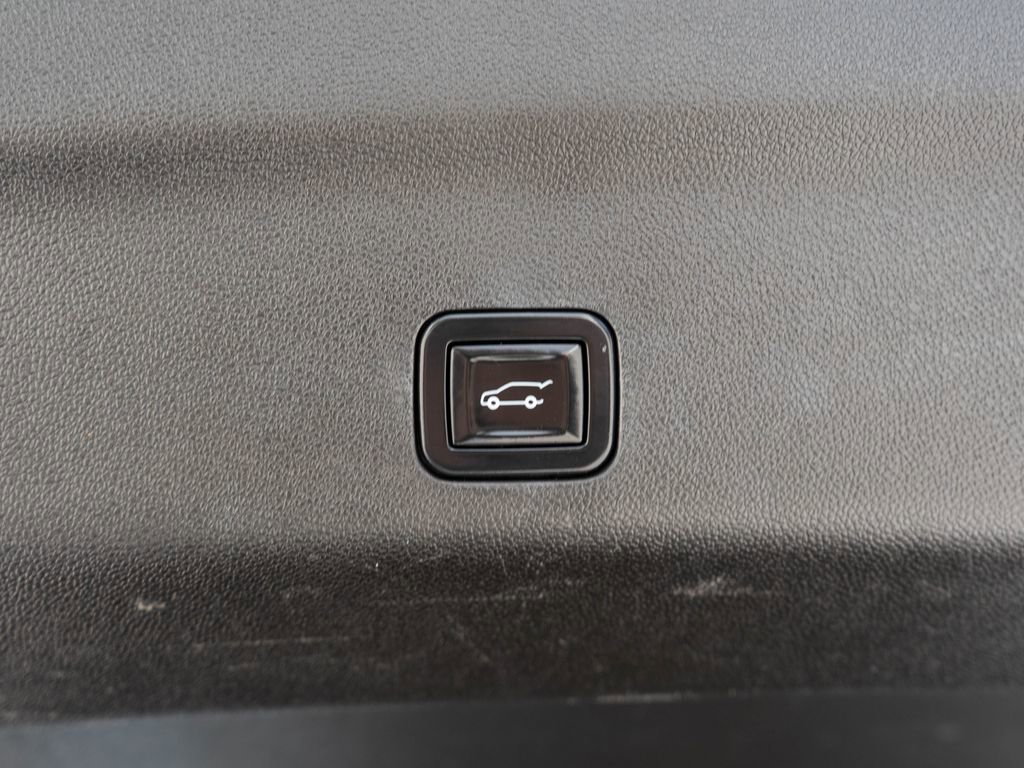 Used 2021 GMC Yukon Denali w/ Denali Premium Package AWD/4WD image 37