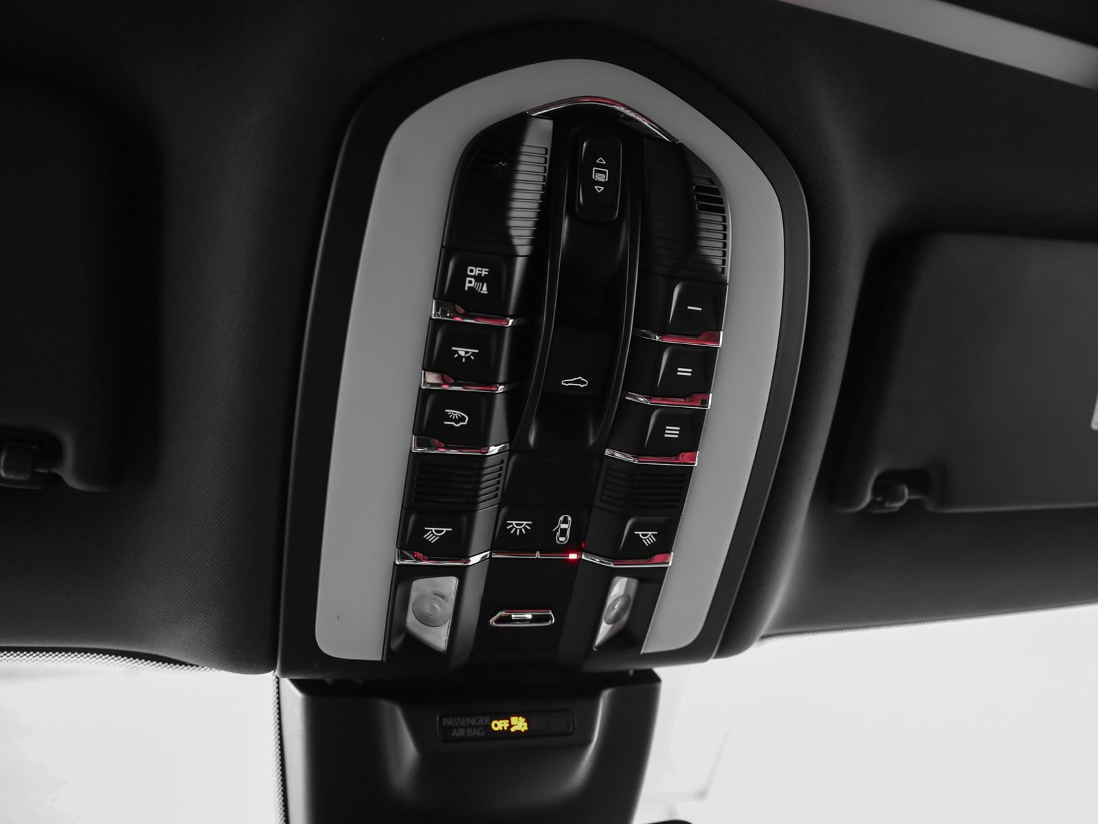 Certified 2023 Porsche Macan AWD/4WD image 37