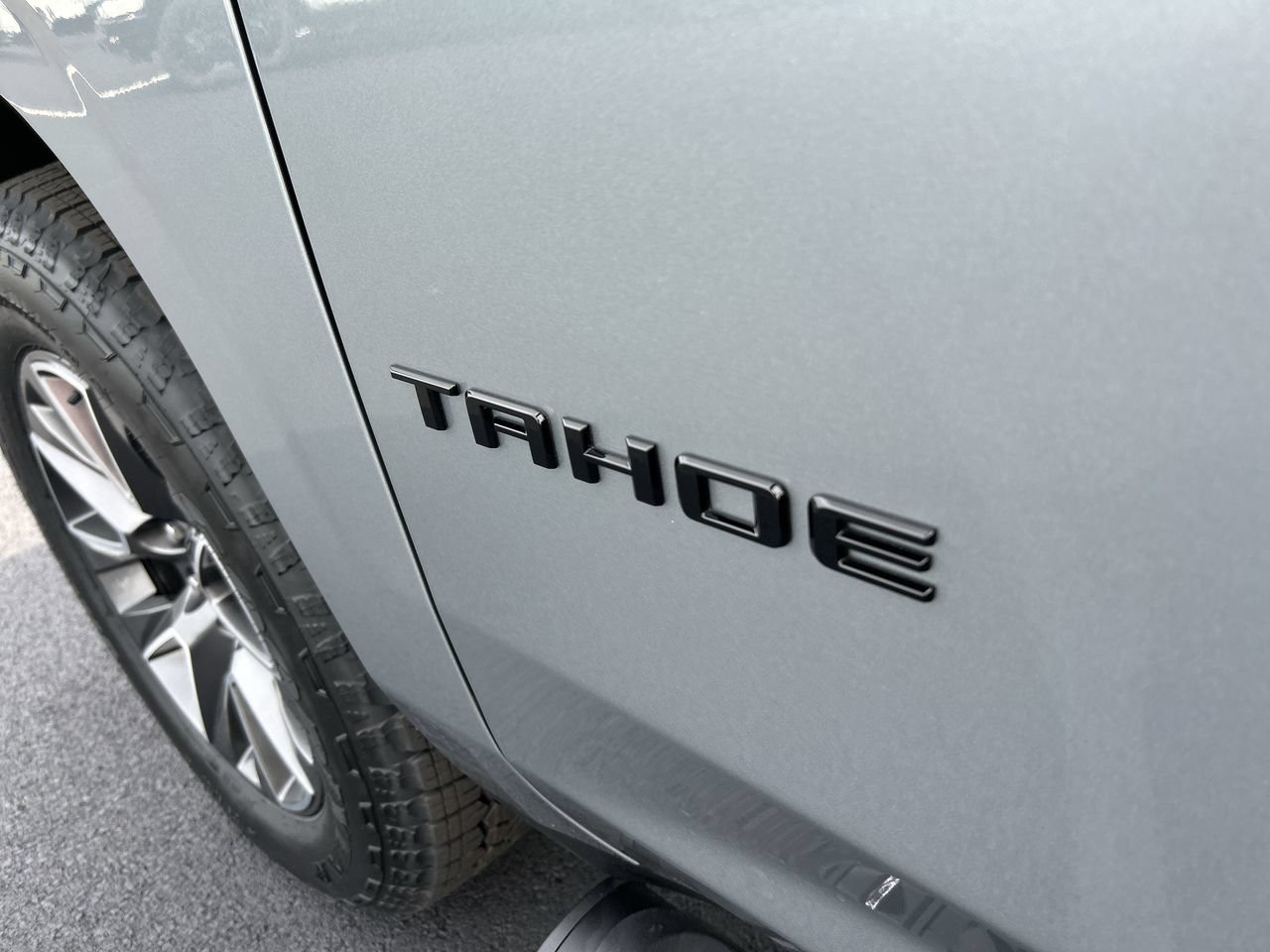 Used 2024 Chevrolet Tahoe Z71 w/ Luxury Package AWD/4WD image 11