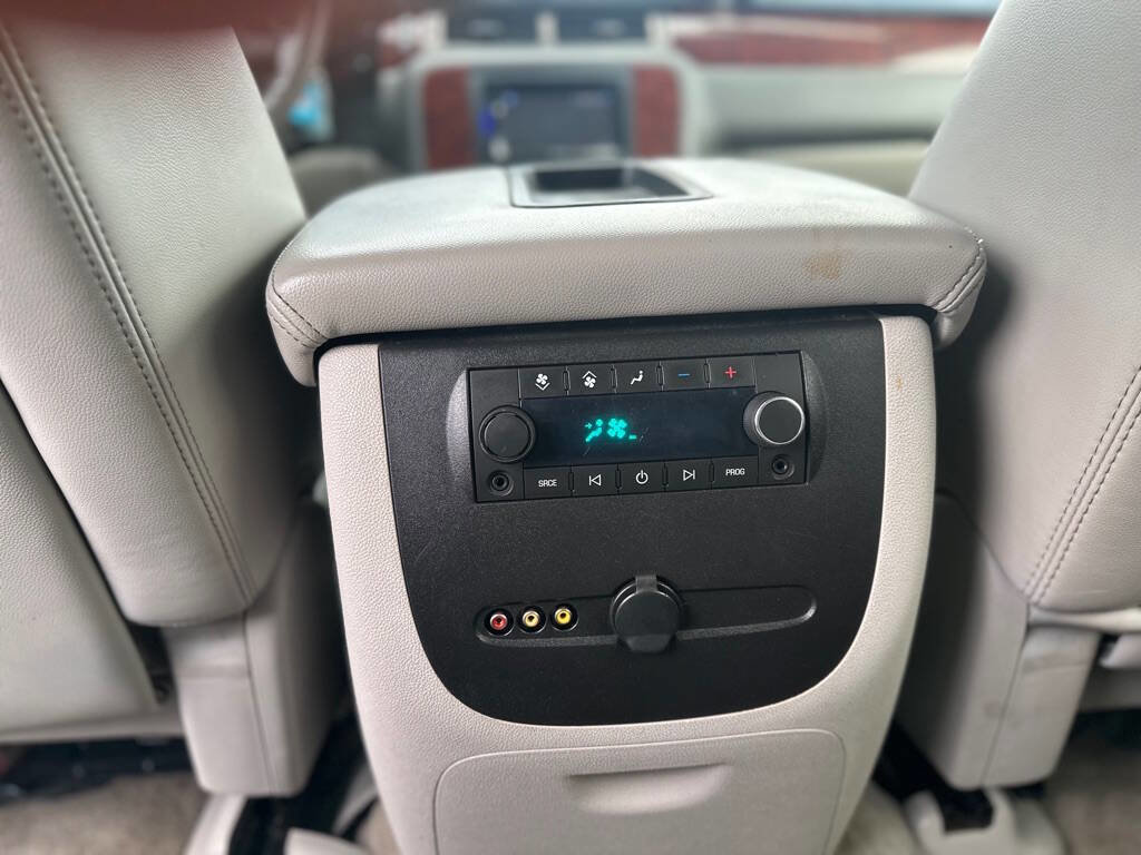 Used 2010 Chevrolet Suburban LT image 20