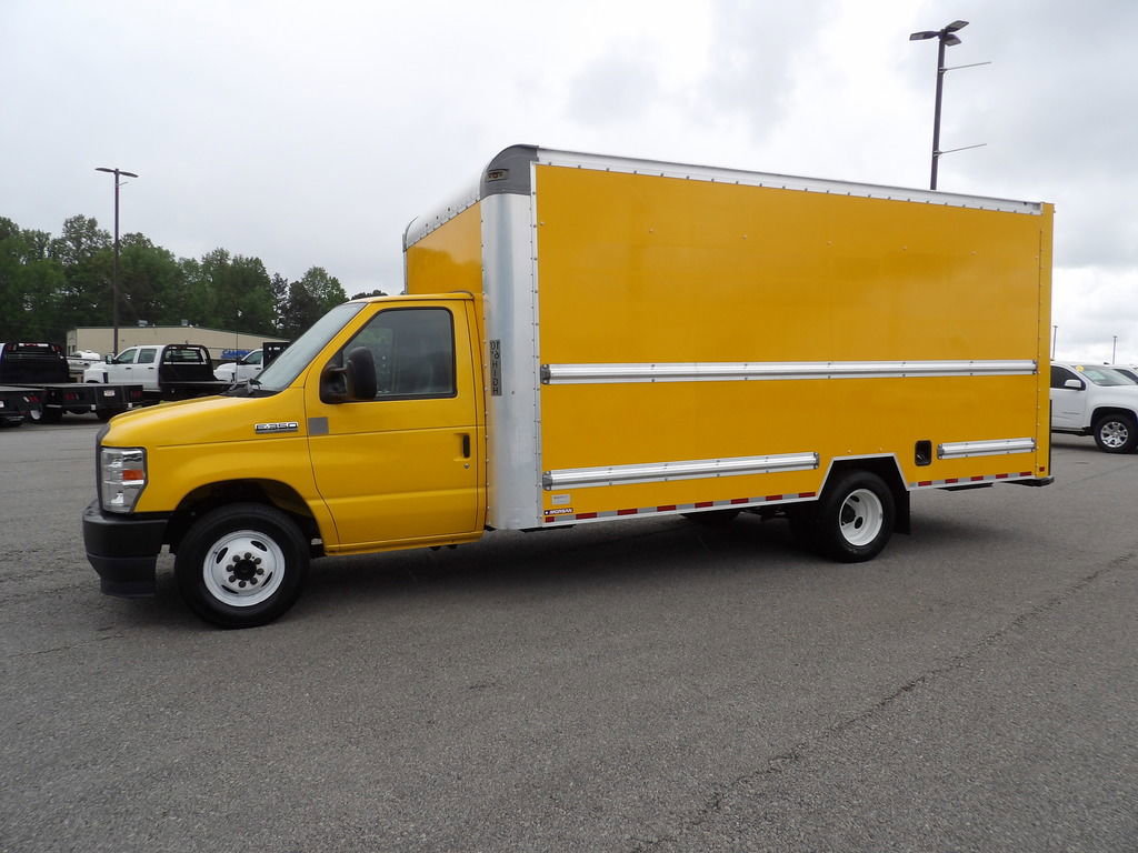 Used 2021 Ford E-350 and Econoline 350 Super Duty RWD image 3