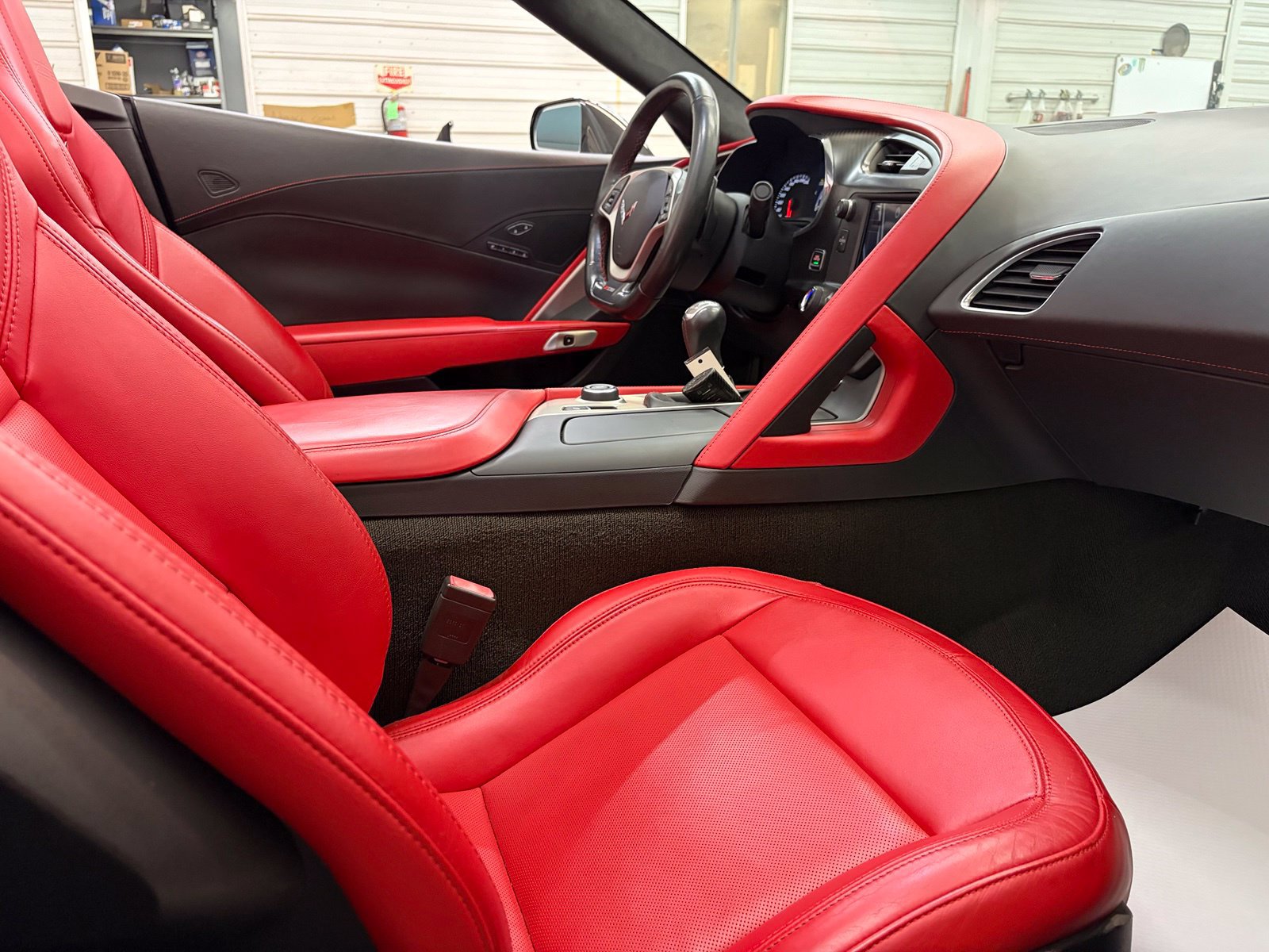 Used 2015 Chevrolet Corvette Z06 w/ 3LZ Preferred Equipment Group RWD image 24